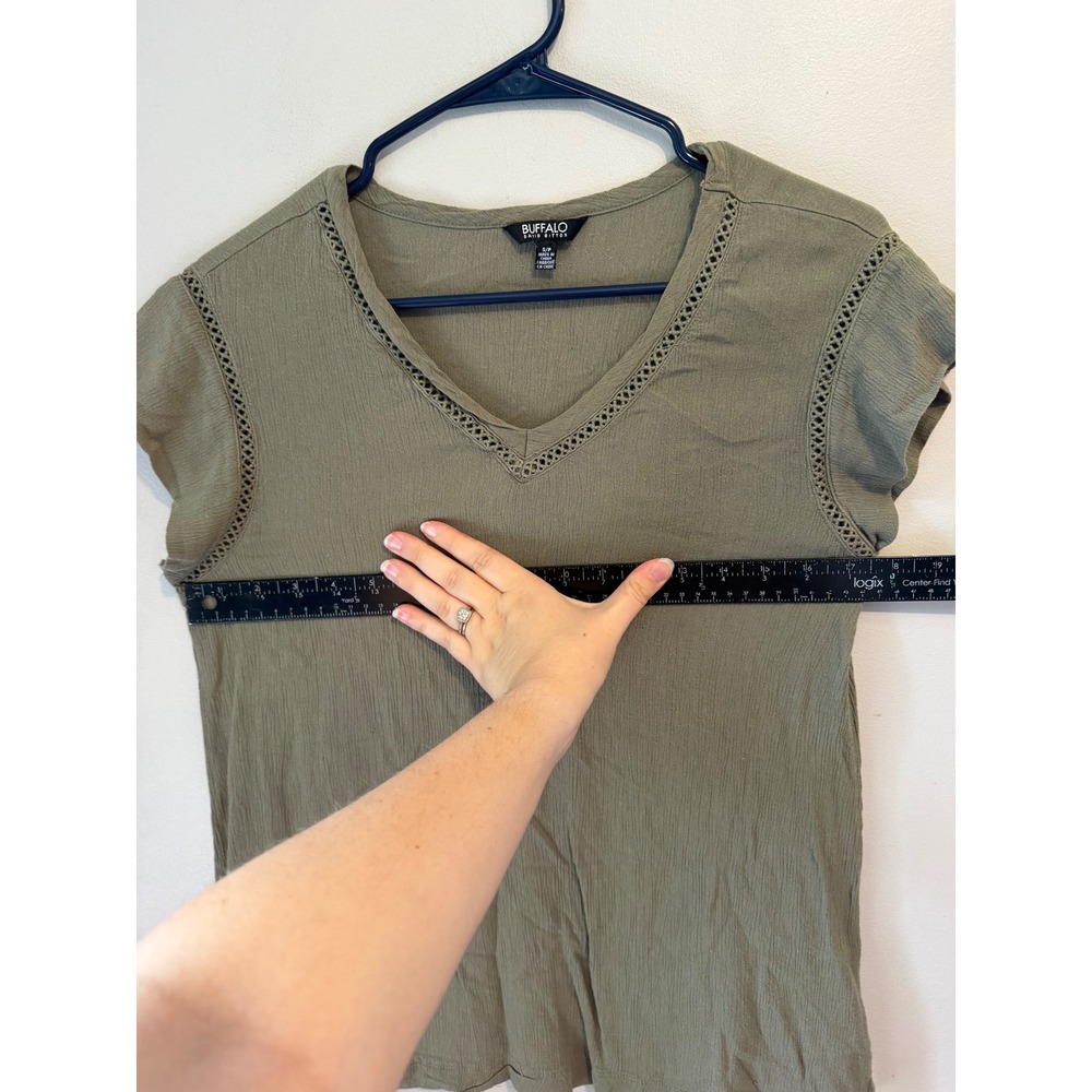 Buffalo David Bitton Womens Olive Green V-Neck Crochet Trim Cap Sleeve Blouse S - Picture 7 of 8